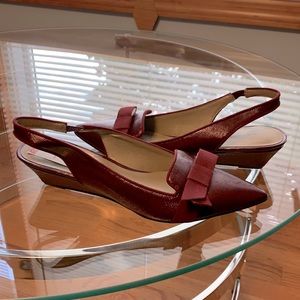 Bandolino Bdyesminna, sling-back wine color wedge heel shoes
